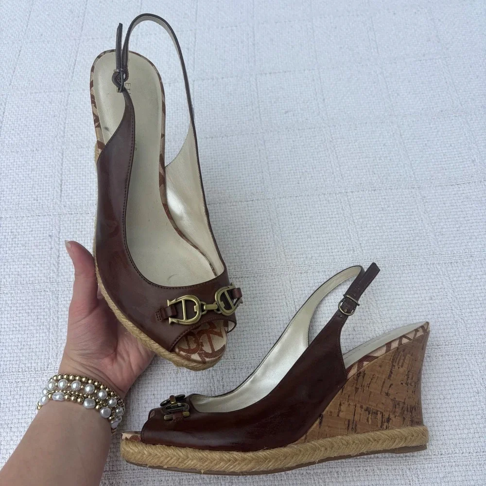 Women's 10 ETIENNE AIGNER Y2K Olexa Brown Faux Leather Peep Toe Wedge Sandals